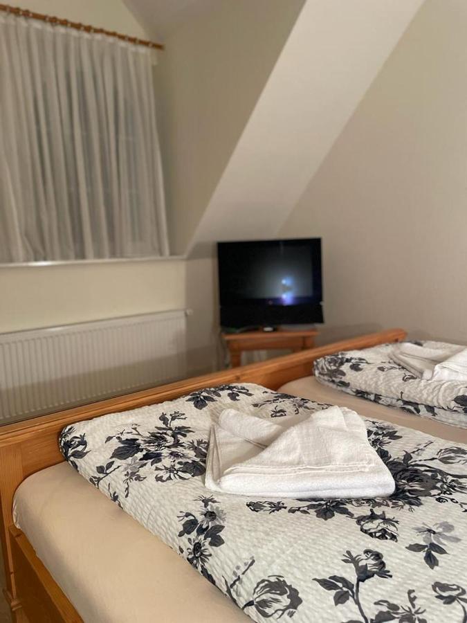 Hotel Und Restaurant Gruner Hahn Elsenfeld Exteriör bild
